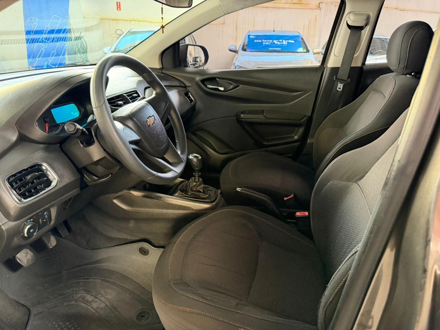 CHEVROLET Onix Hatch - Foto