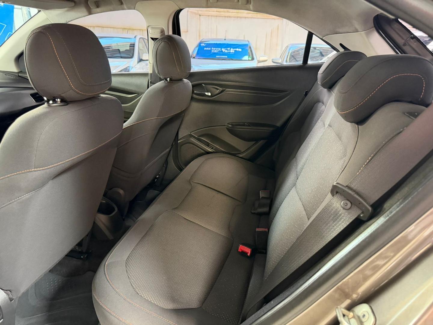 CHEVROLET Onix Hatch - Foto