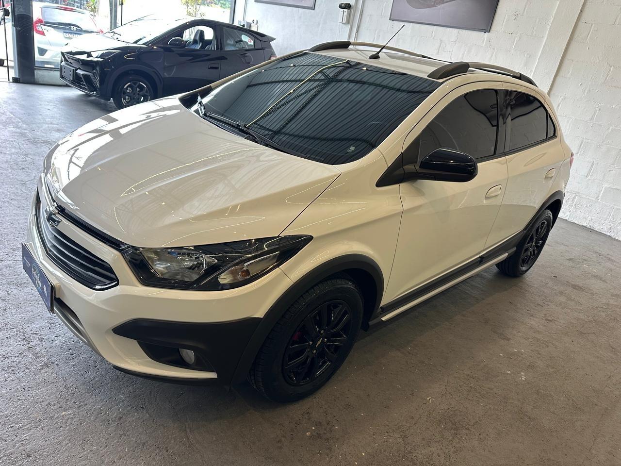 CHEVROLET Onix Hatch - Foto