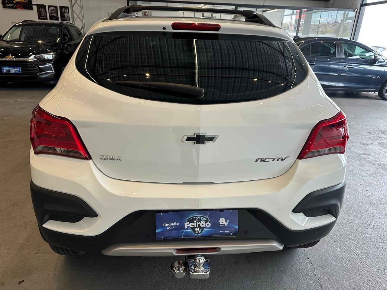 CHEVROLET Onix Hatch - Foto