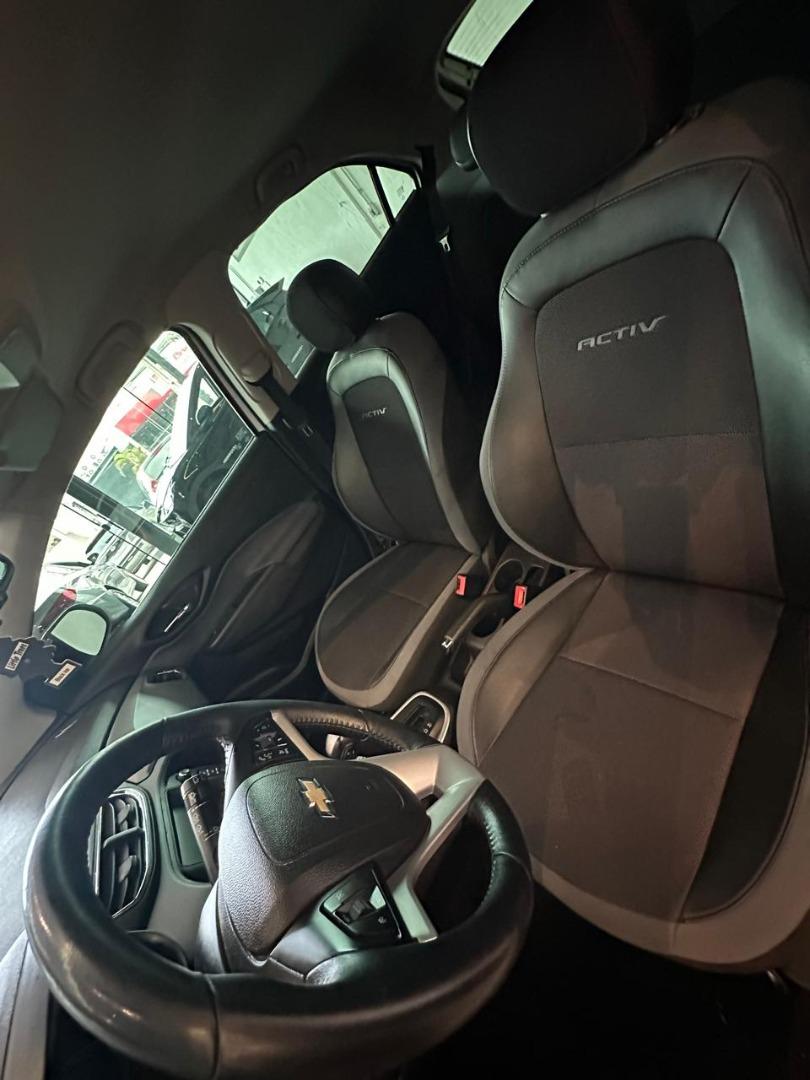 CHEVROLET Onix Hatch - Foto