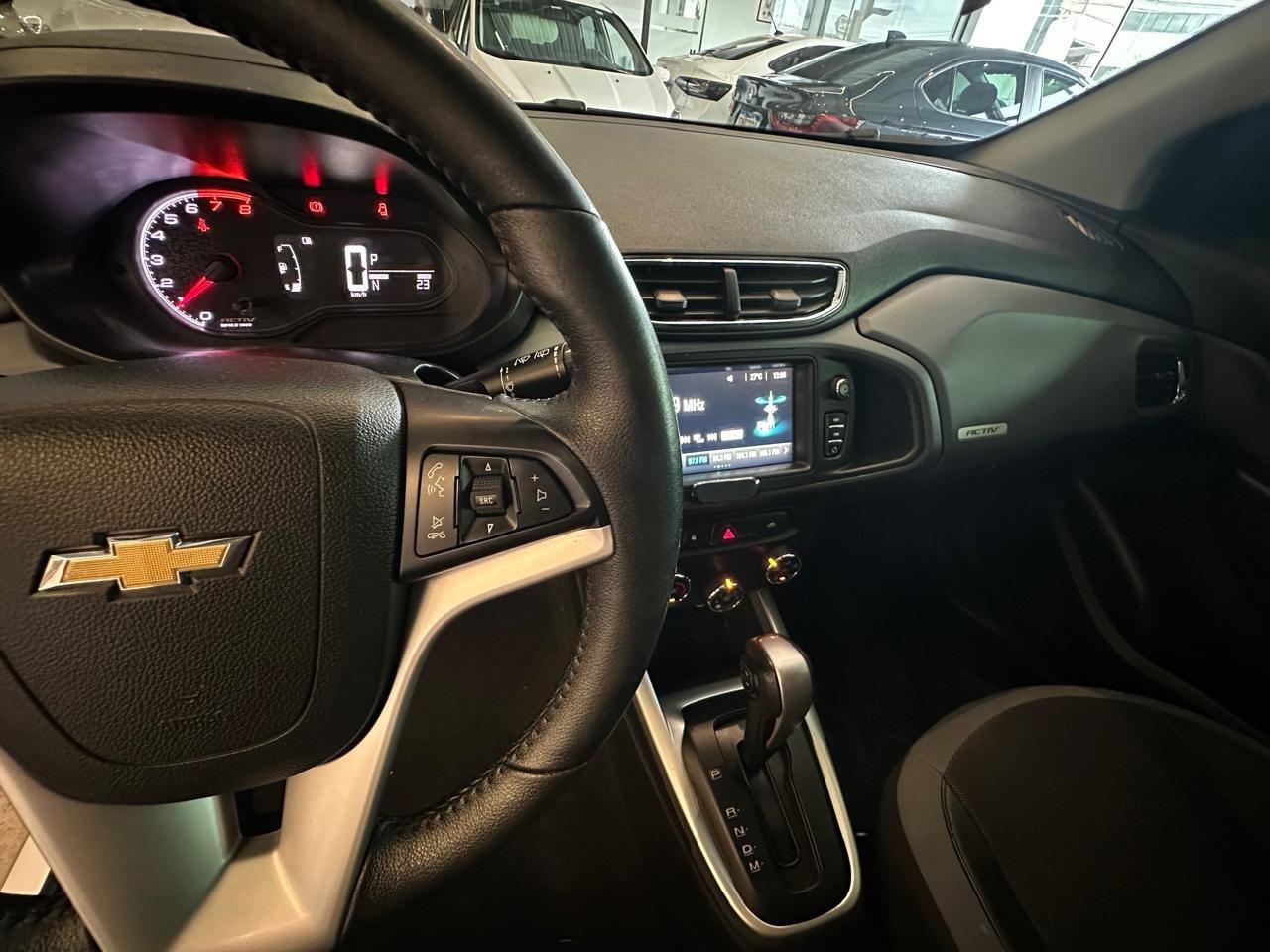 CHEVROLET Onix Hatch - Foto