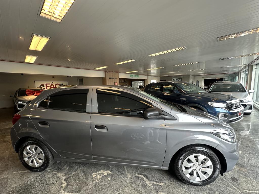 CHEVROLET Onix Hatch - Foto