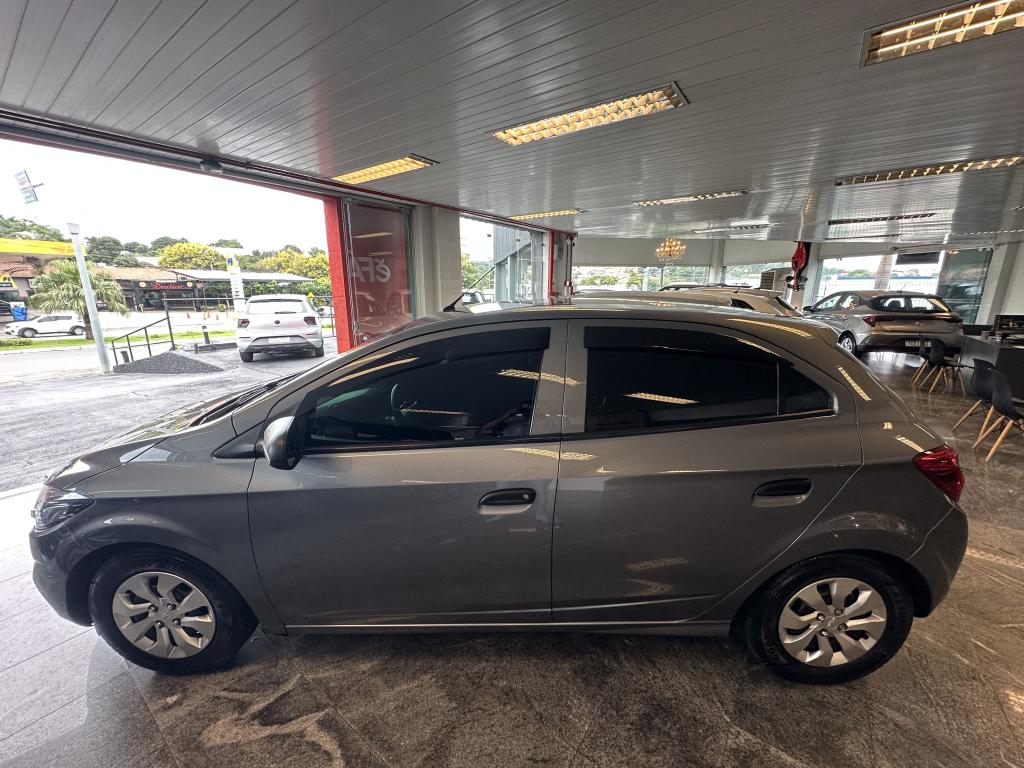 CHEVROLET Onix Hatch - Foto