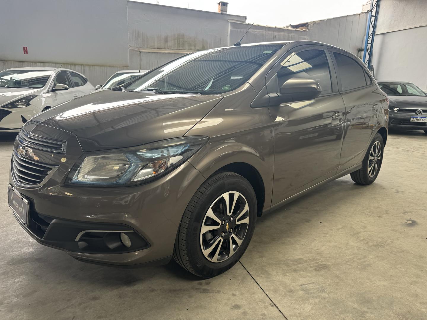 CHEVROLET Onix Hatch - Foto