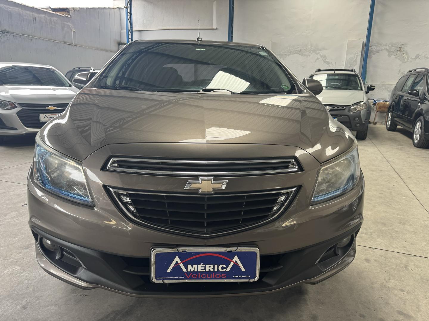 CHEVROLET Onix Hatch - Foto