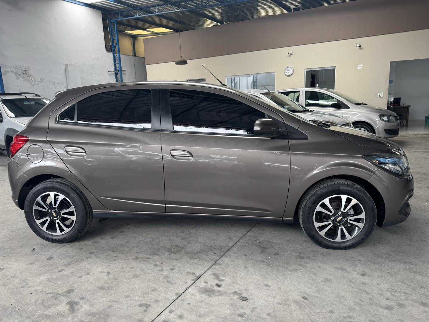 CHEVROLET Onix Hatch - Foto