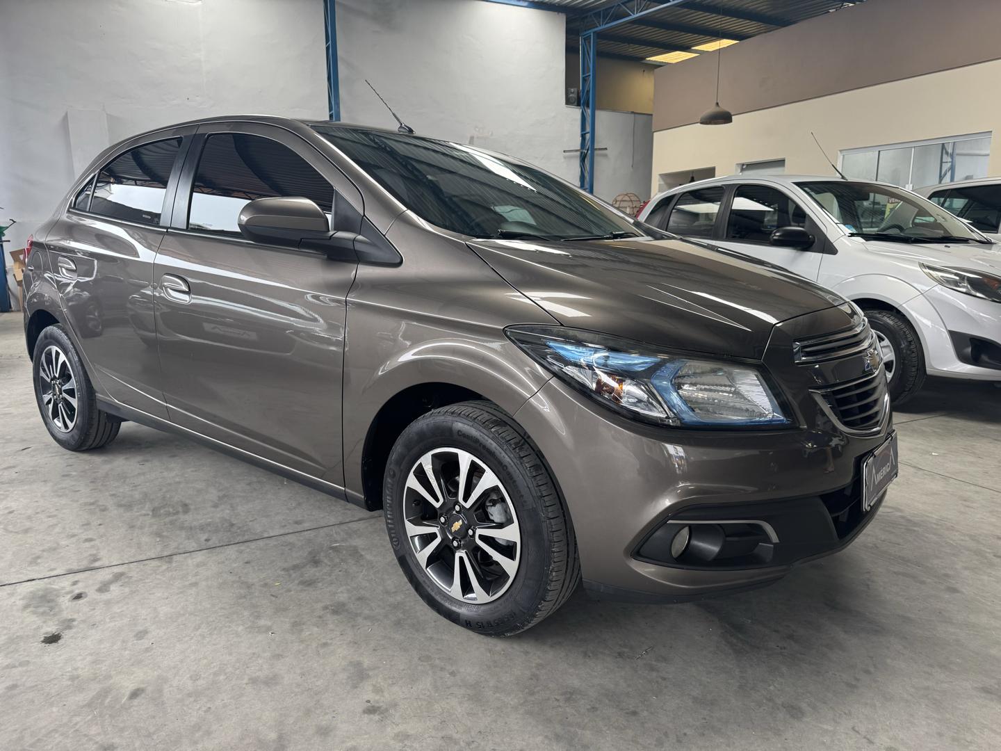 CHEVROLET Onix Hatch - Foto