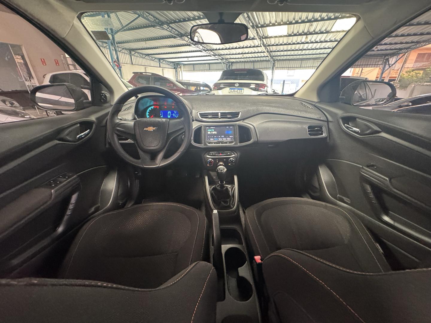 CHEVROLET Onix Hatch - Foto