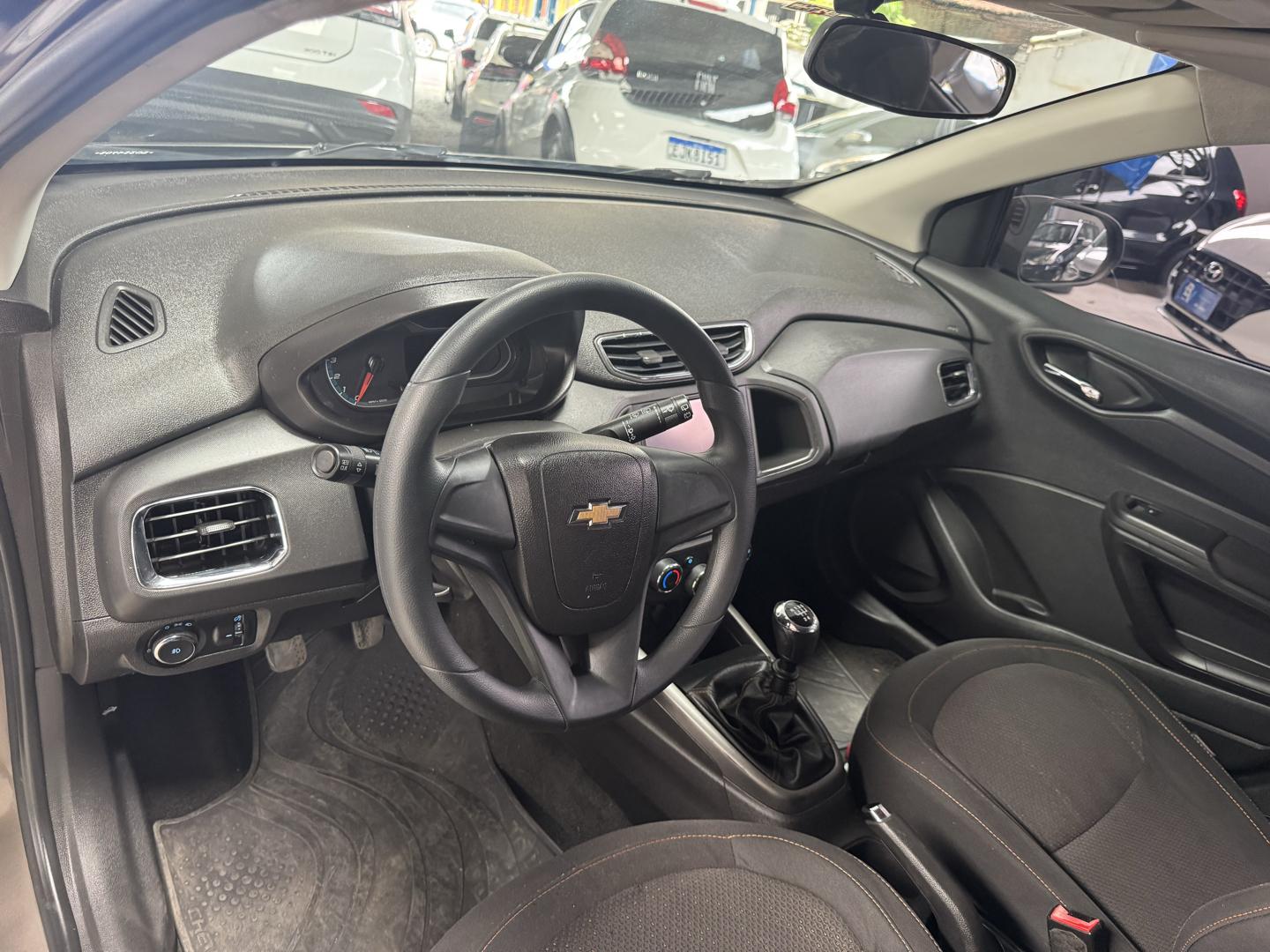 CHEVROLET Onix Hatch - Foto