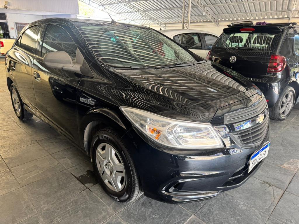 CHEVROLET Onix Hatch - Foto