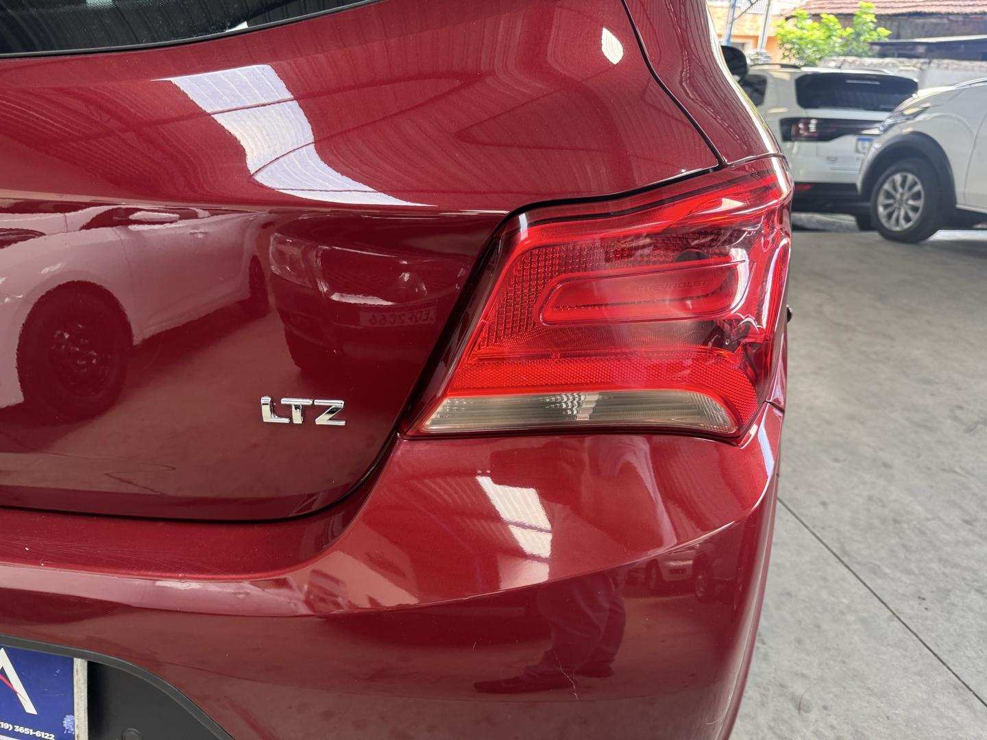 CHEVROLET Onix Hatch - Foto