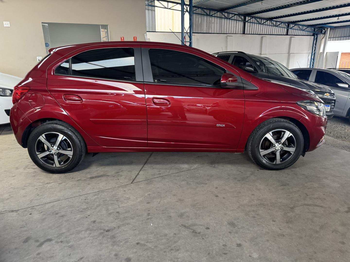 CHEVROLET Onix Hatch - Foto