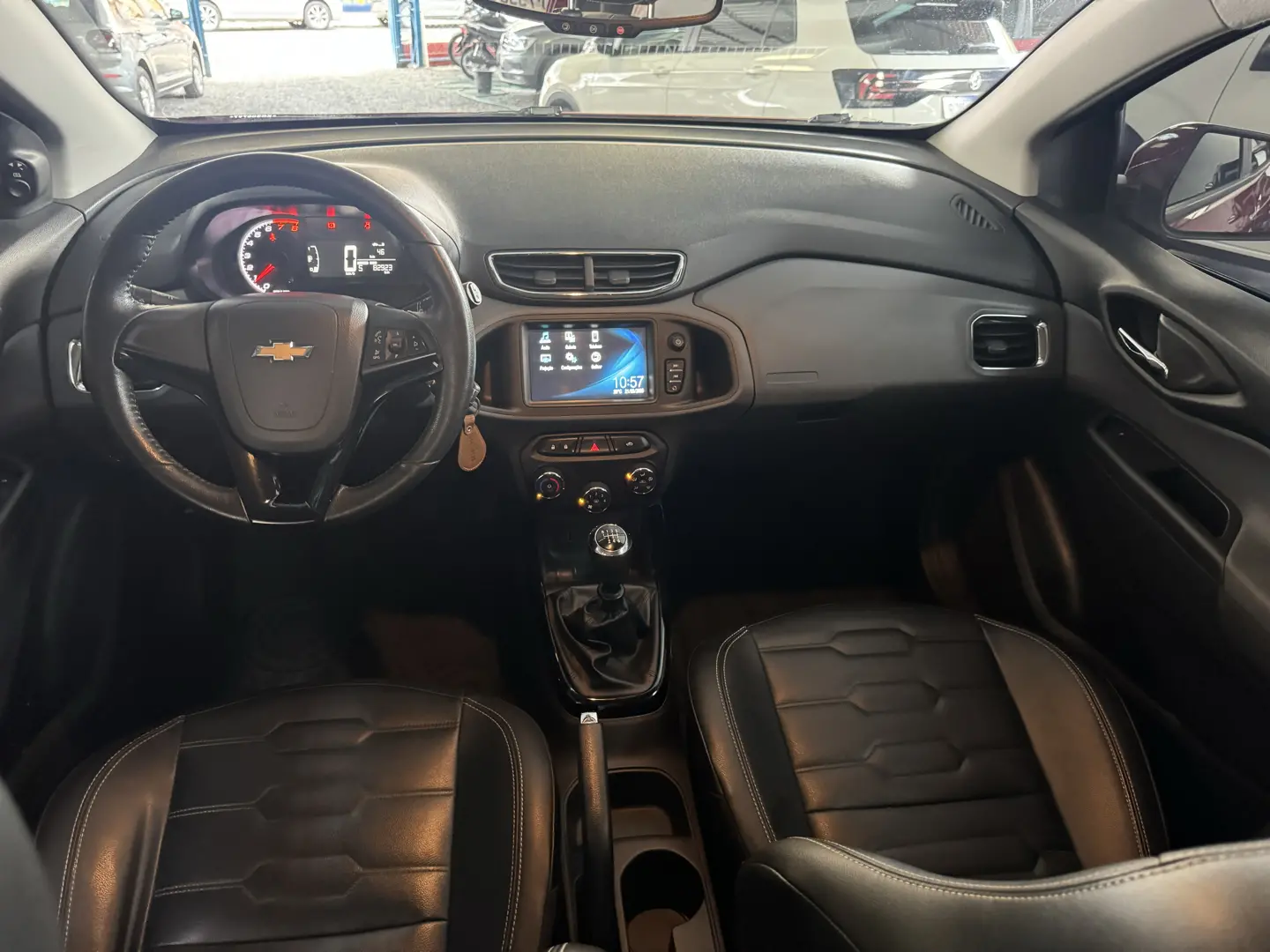 CHEVROLET Onix Hatch - Foto