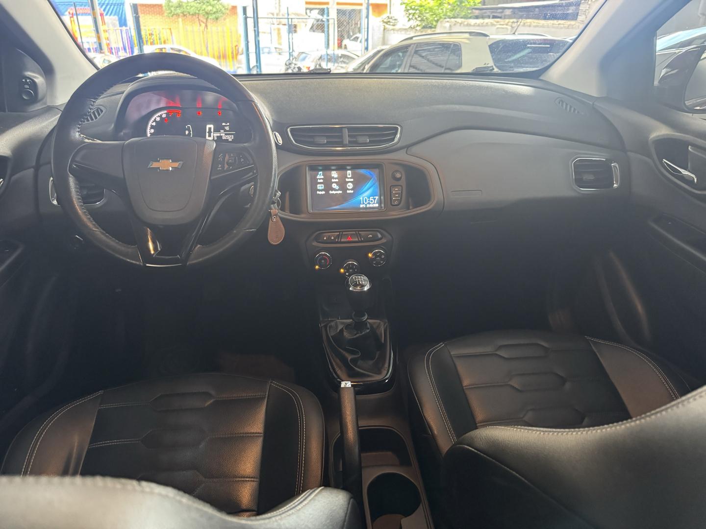 CHEVROLET Onix Hatch - Foto