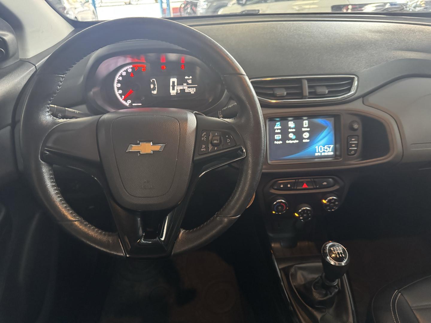 CHEVROLET Onix Hatch - Foto