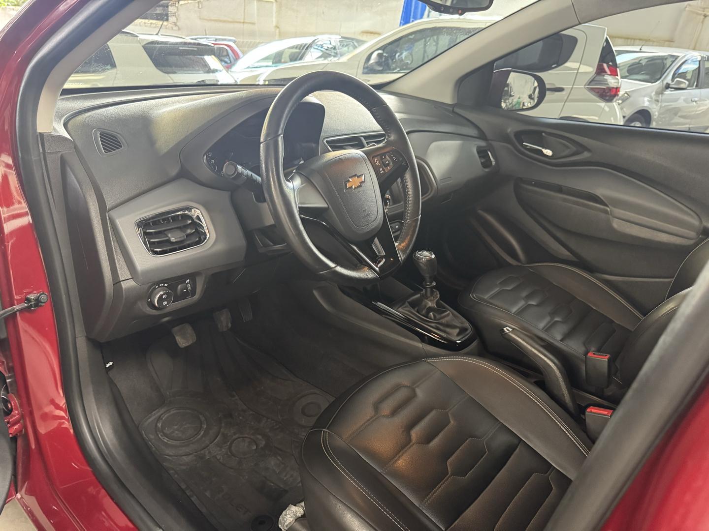 CHEVROLET Onix Hatch - Foto