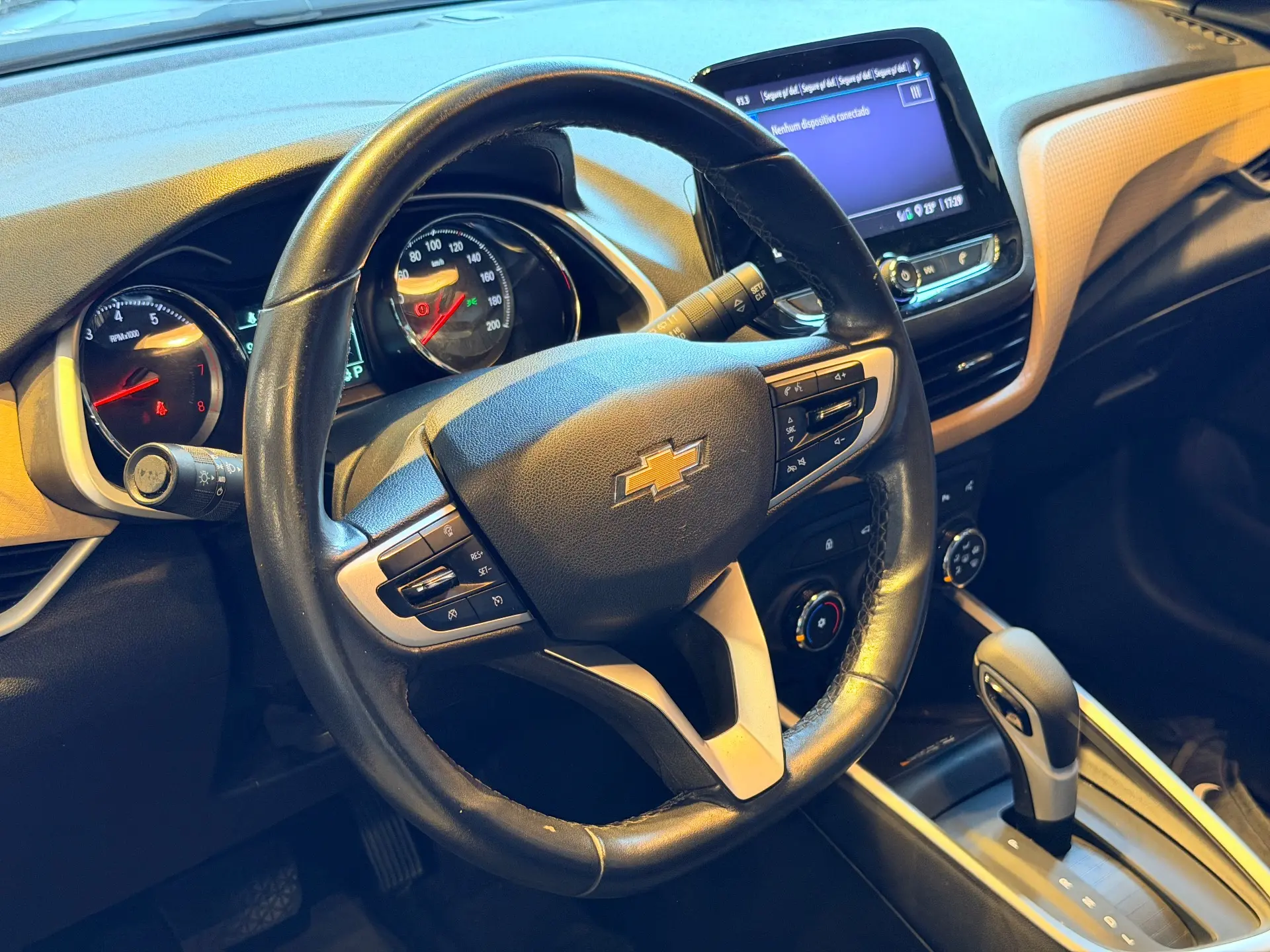 CHEVROLET Onix Hatch - Foto