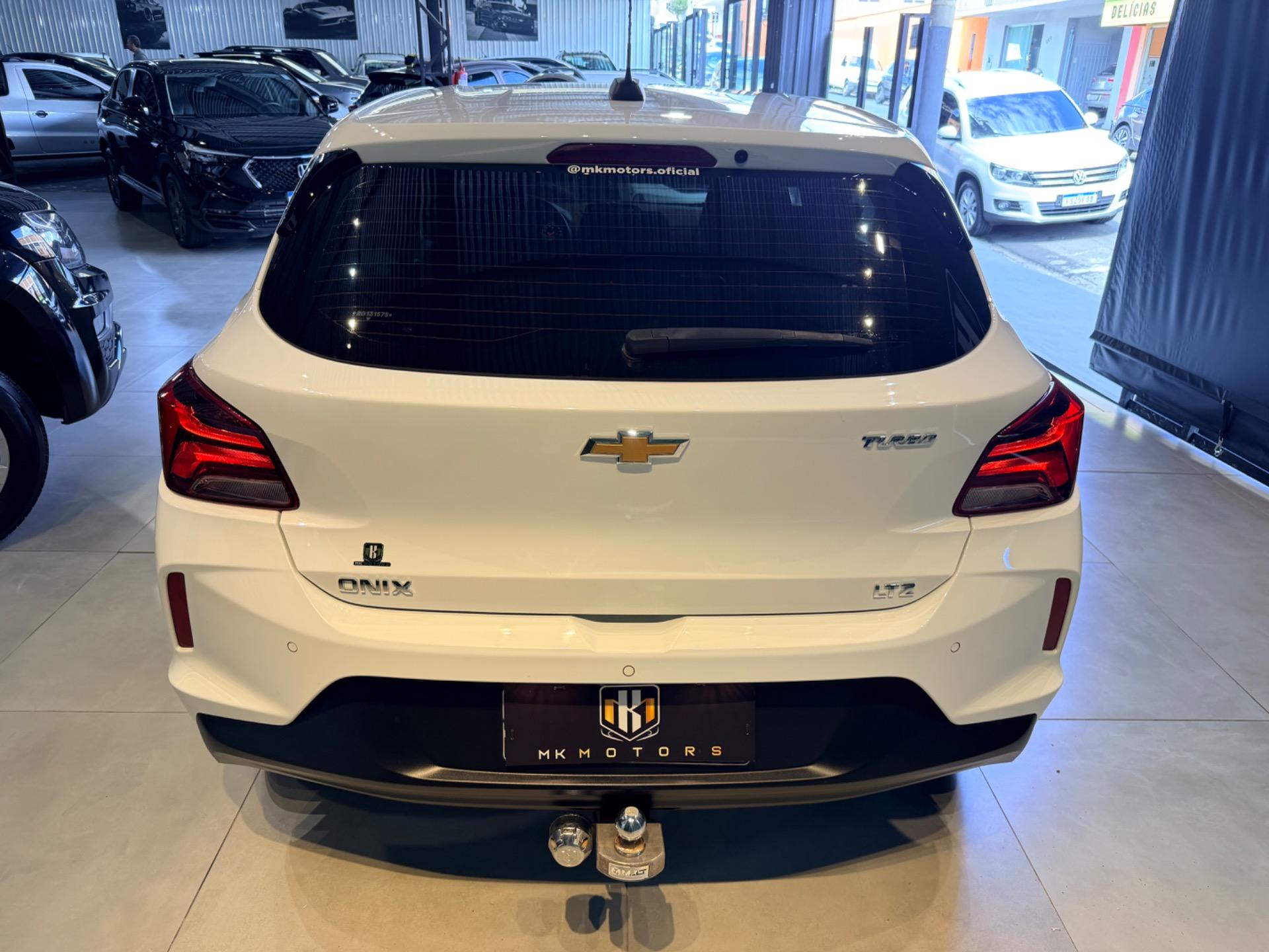 CHEVROLET Onix Hatch - Foto