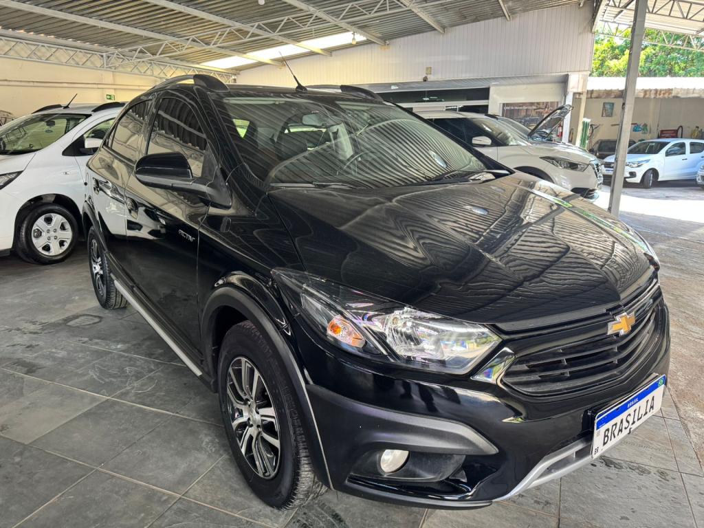 CHEVROLET Onix Hatch - Foto