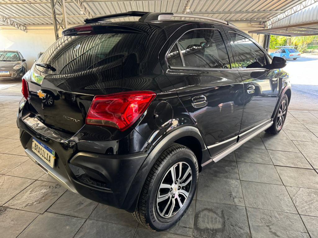 CHEVROLET Onix Hatch - Foto