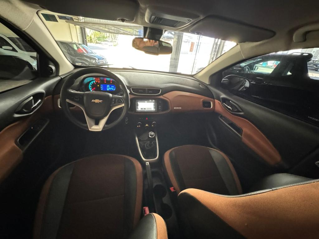 CHEVROLET Onix Hatch - Foto