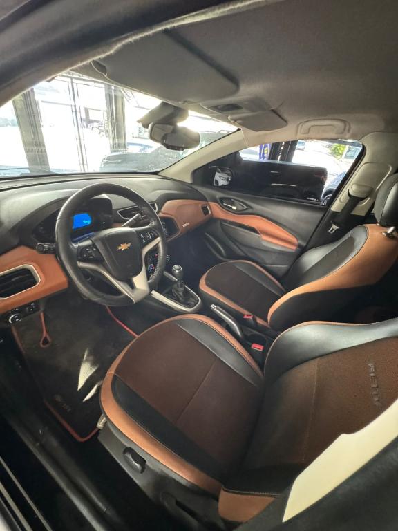 CHEVROLET Onix Hatch - Foto