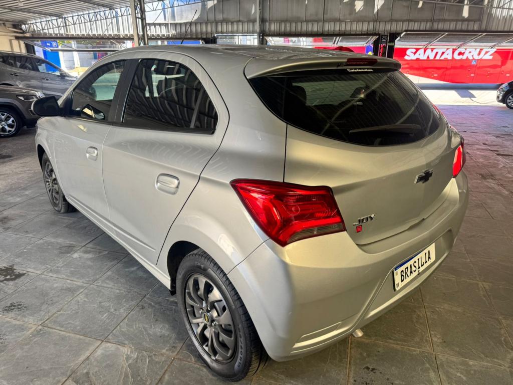 CHEVROLET Onix Hatch - Foto