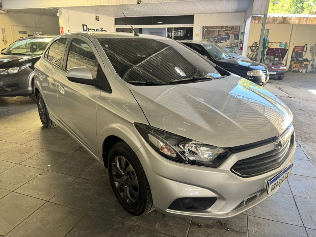 CHEVROLET Onix Hatch - Foto