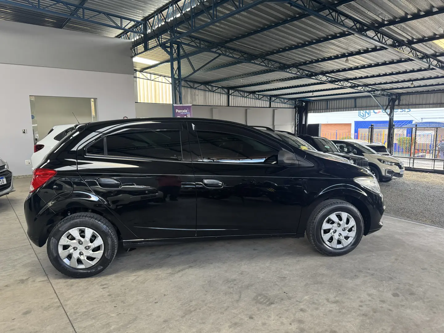 CHEVROLET Onix Hatch - Foto