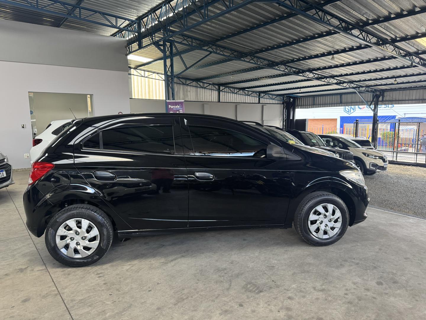 CHEVROLET Onix Hatch - Foto
