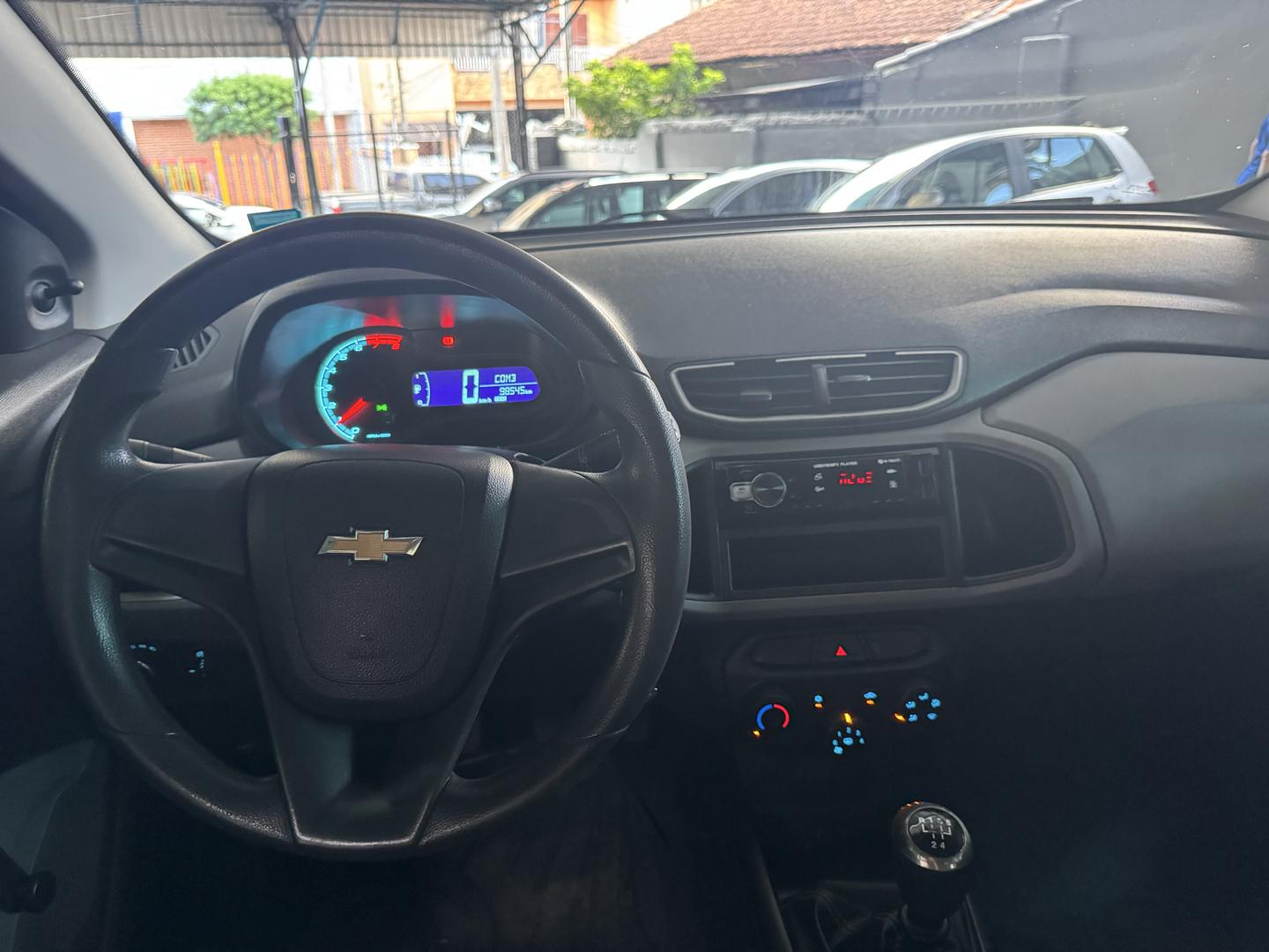 CHEVROLET Onix Hatch - Foto