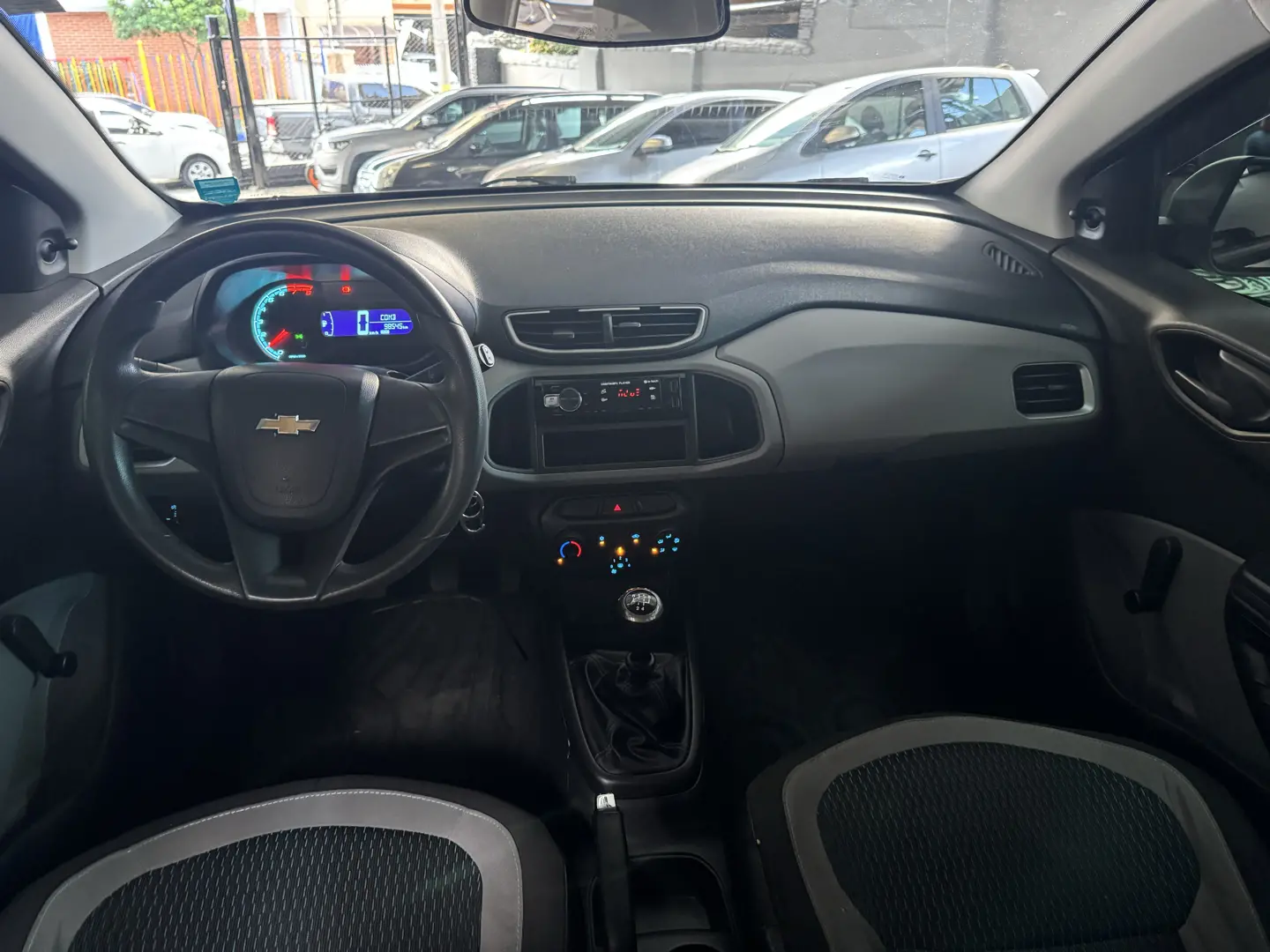 CHEVROLET Onix Hatch - Foto