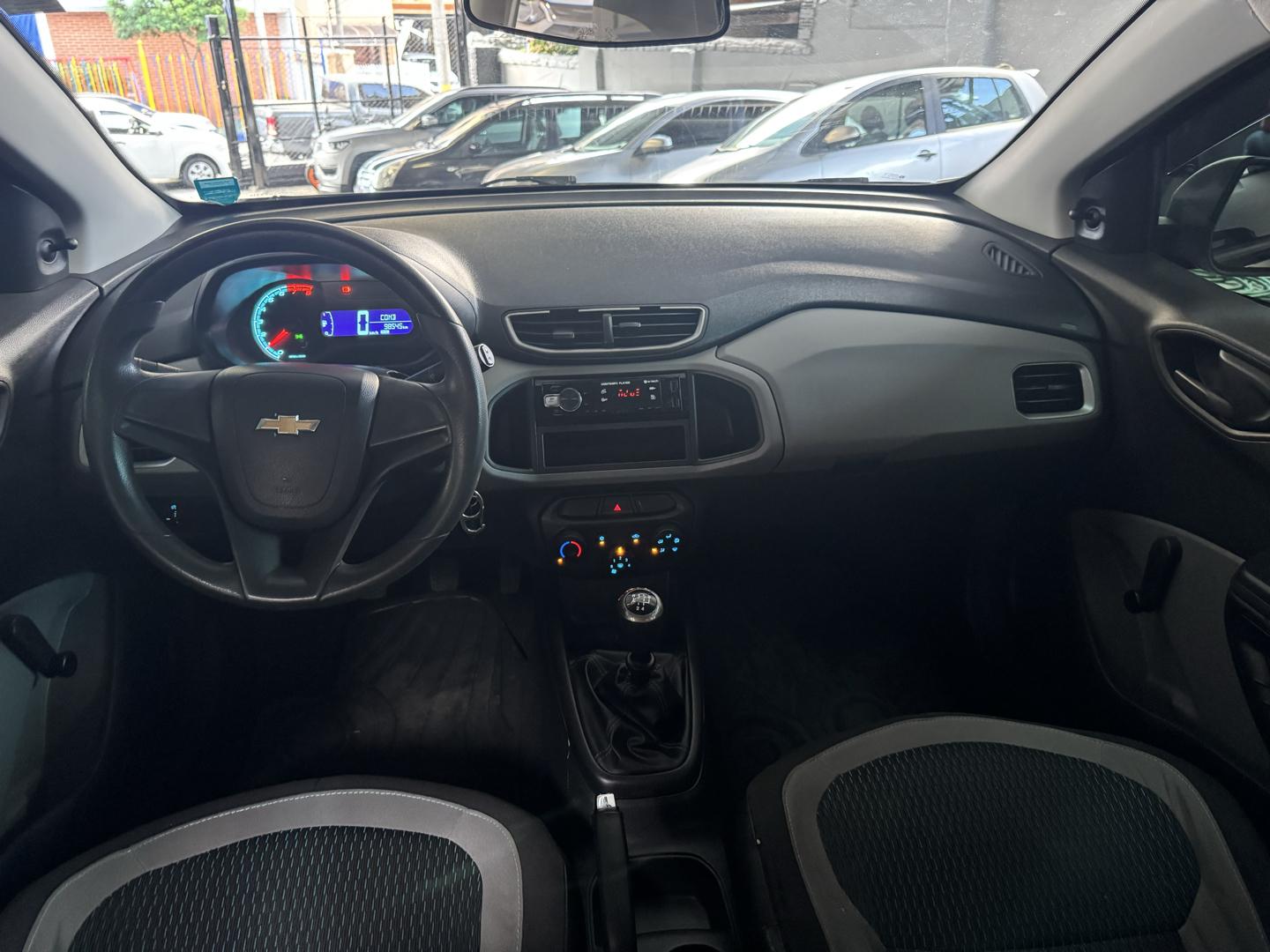 CHEVROLET Onix Hatch - Foto