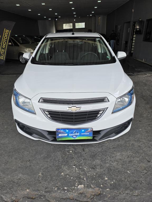 CHEVROLET Onix Hatch - Foto