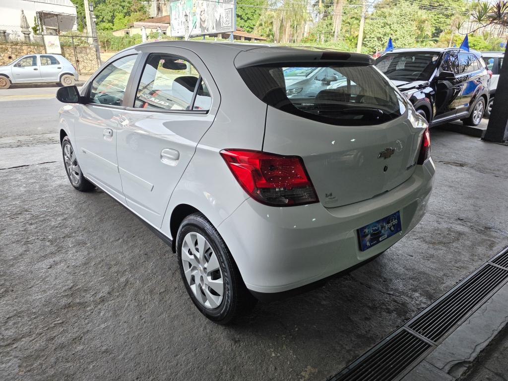 CHEVROLET Onix Hatch - Foto