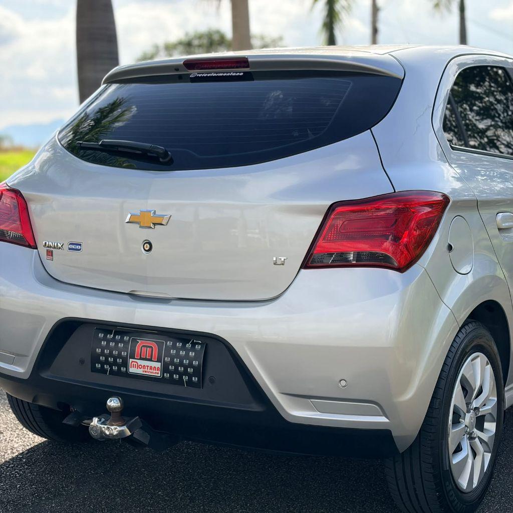 CHEVROLET Onix Hatch - Foto