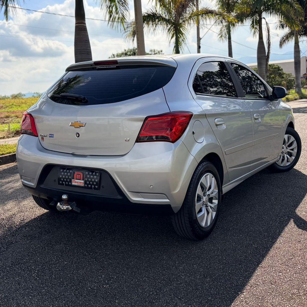CHEVROLET Onix Hatch - Foto