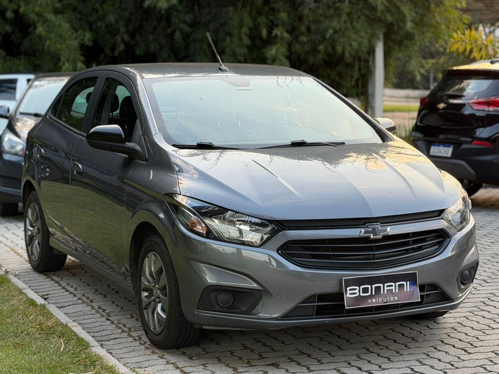 CHEVROLET Onix Hatch - Foto