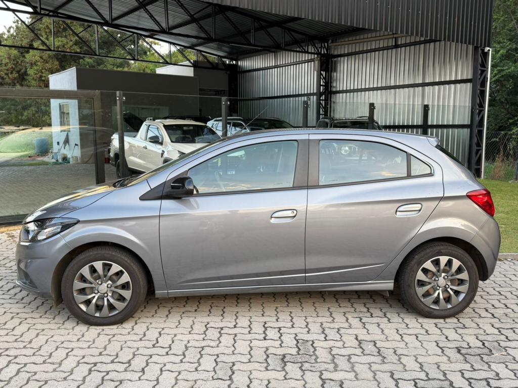 CHEVROLET Onix Hatch - Foto