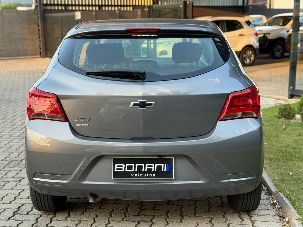 CHEVROLET Onix Hatch - Foto