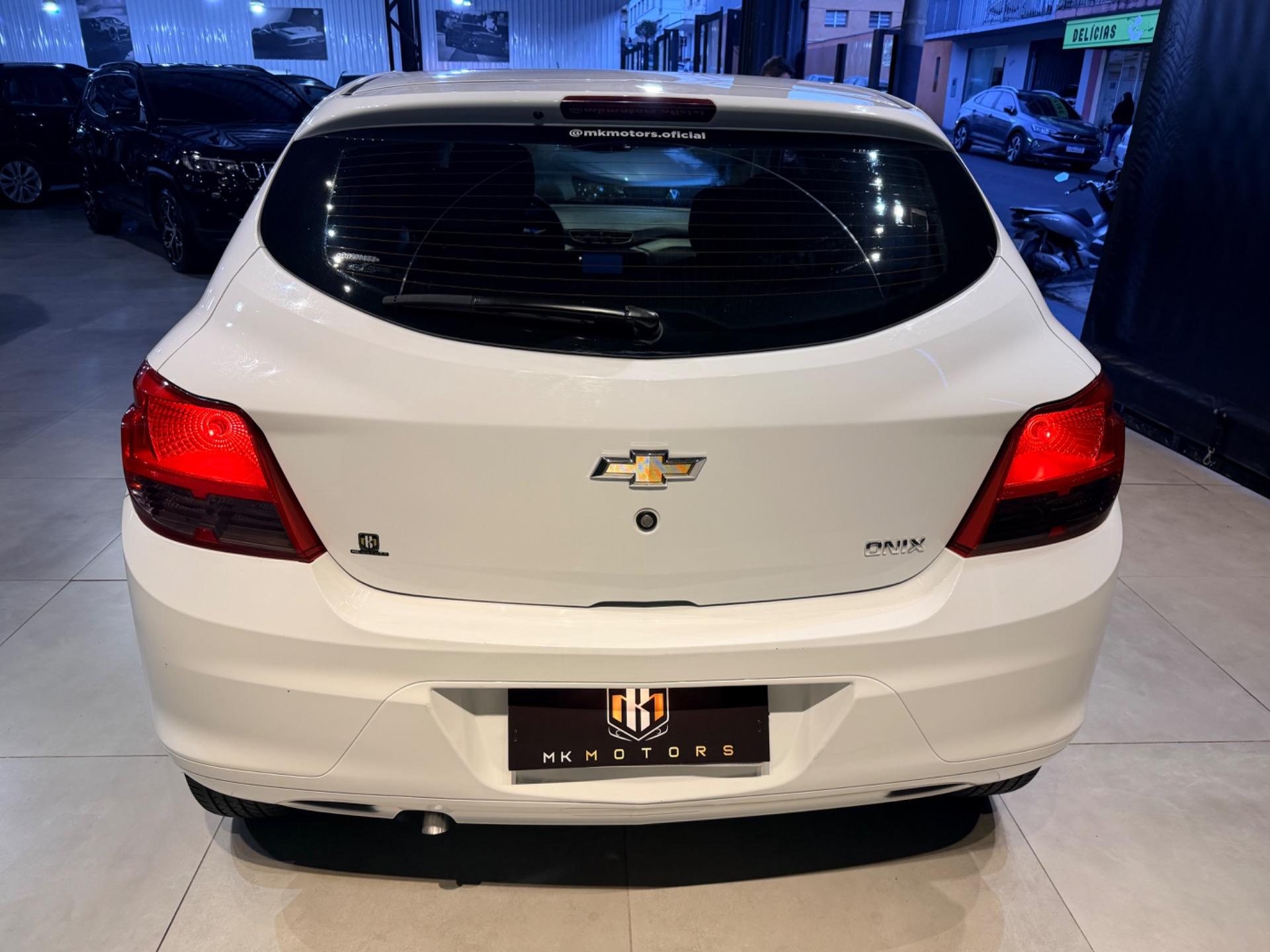 CHEVROLET Onix Hatch - Foto