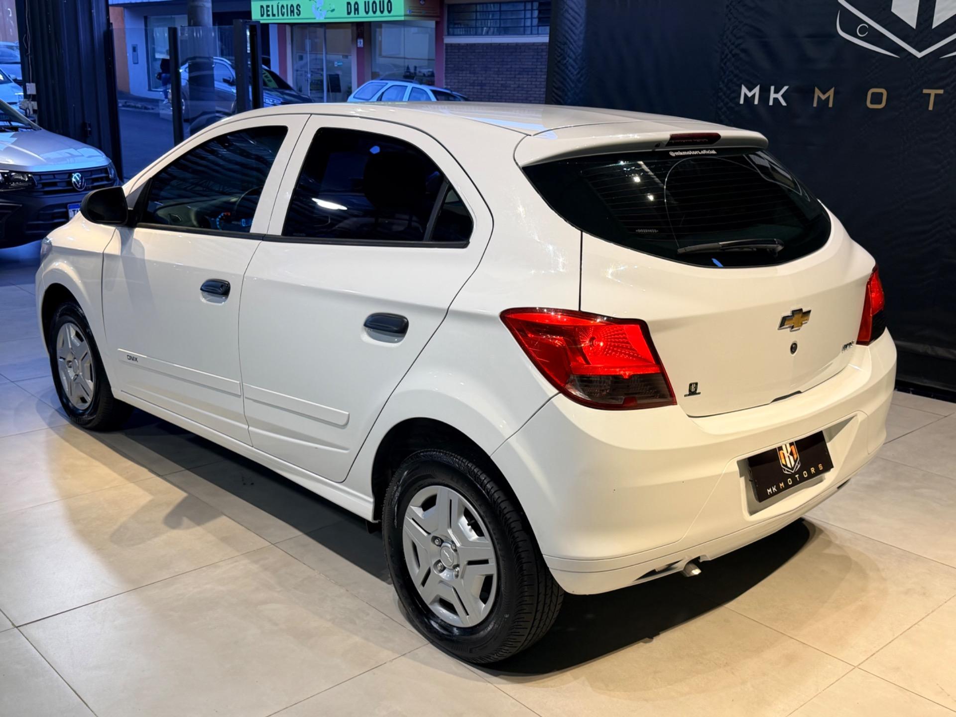 CHEVROLET Onix Hatch - Foto