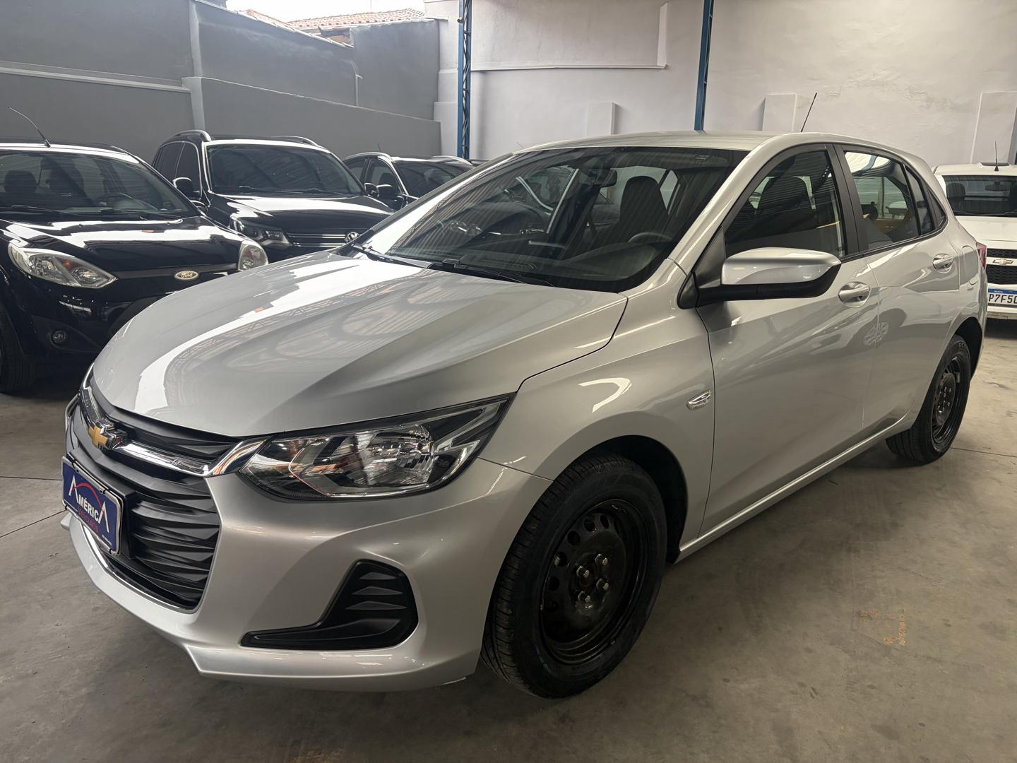 CHEVROLET Onix Hatch - Foto