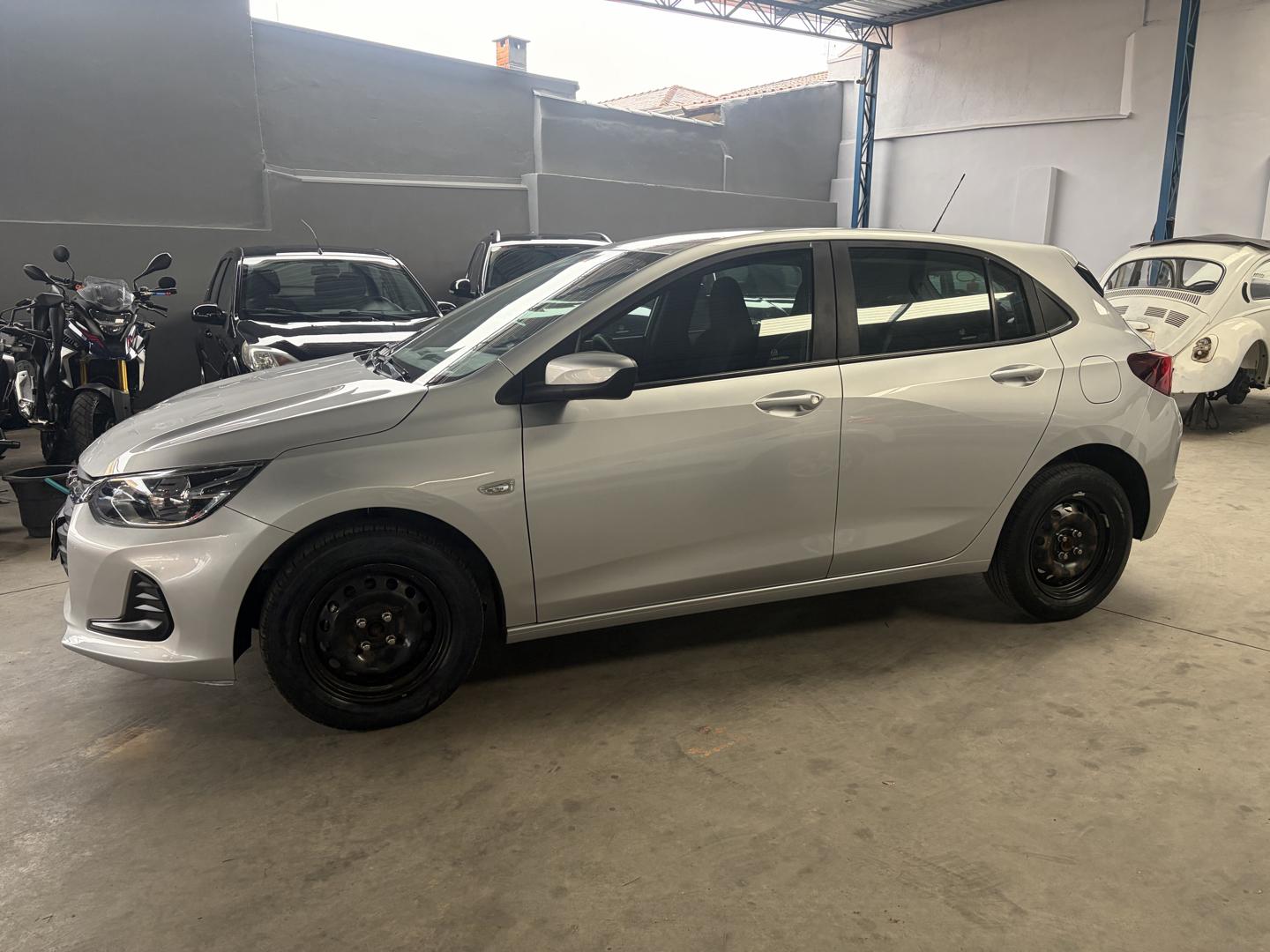 CHEVROLET Onix Hatch - Foto