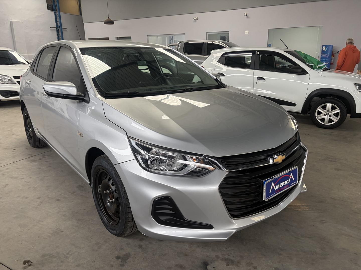 CHEVROLET Onix Hatch - Foto