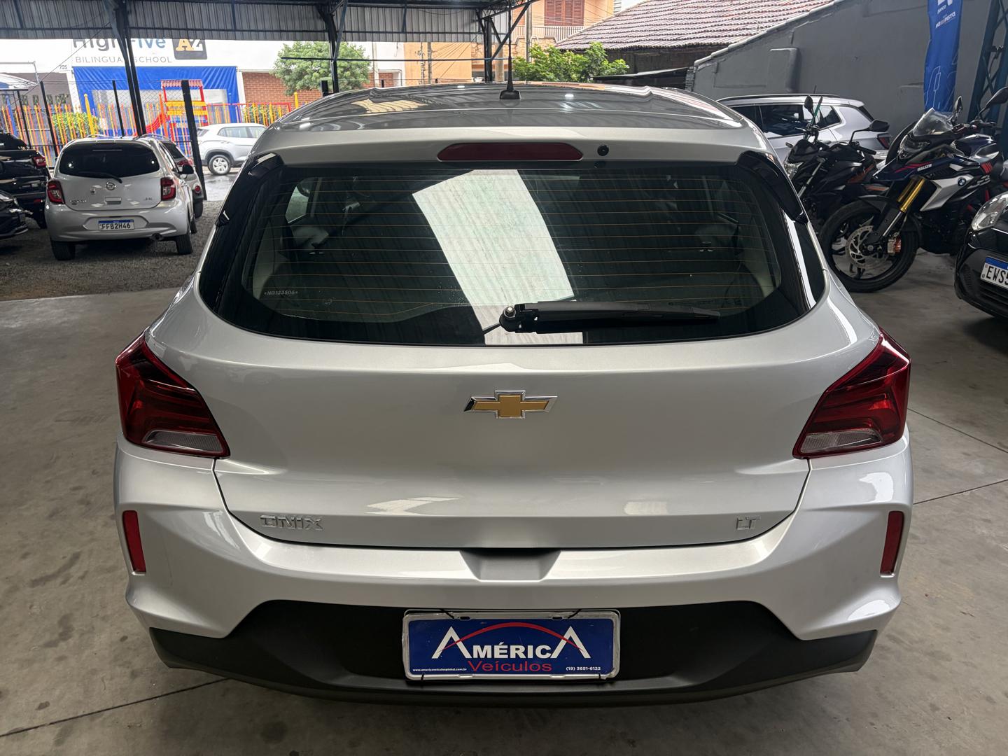 CHEVROLET Onix Hatch - Foto