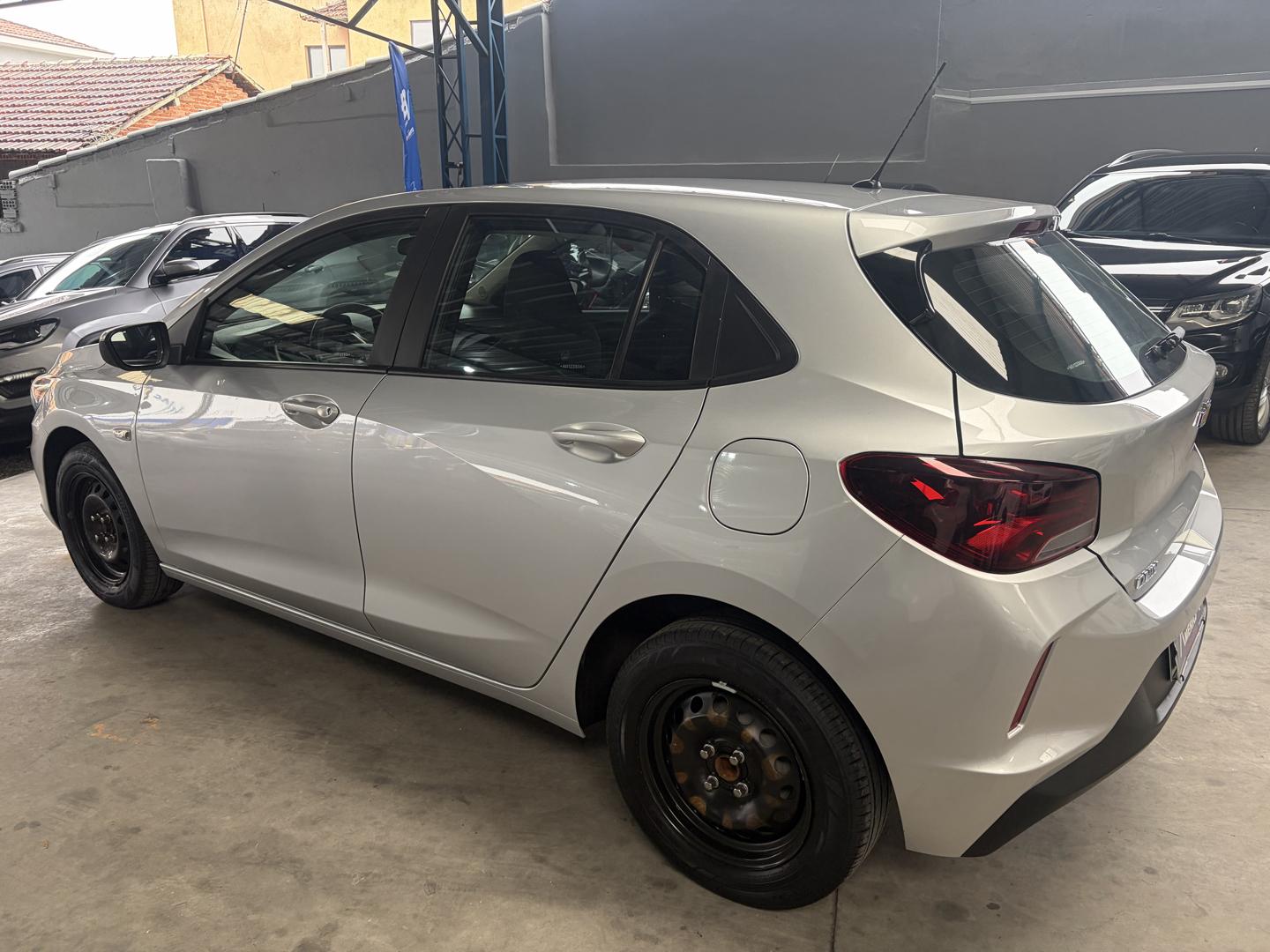 CHEVROLET Onix Hatch - Foto