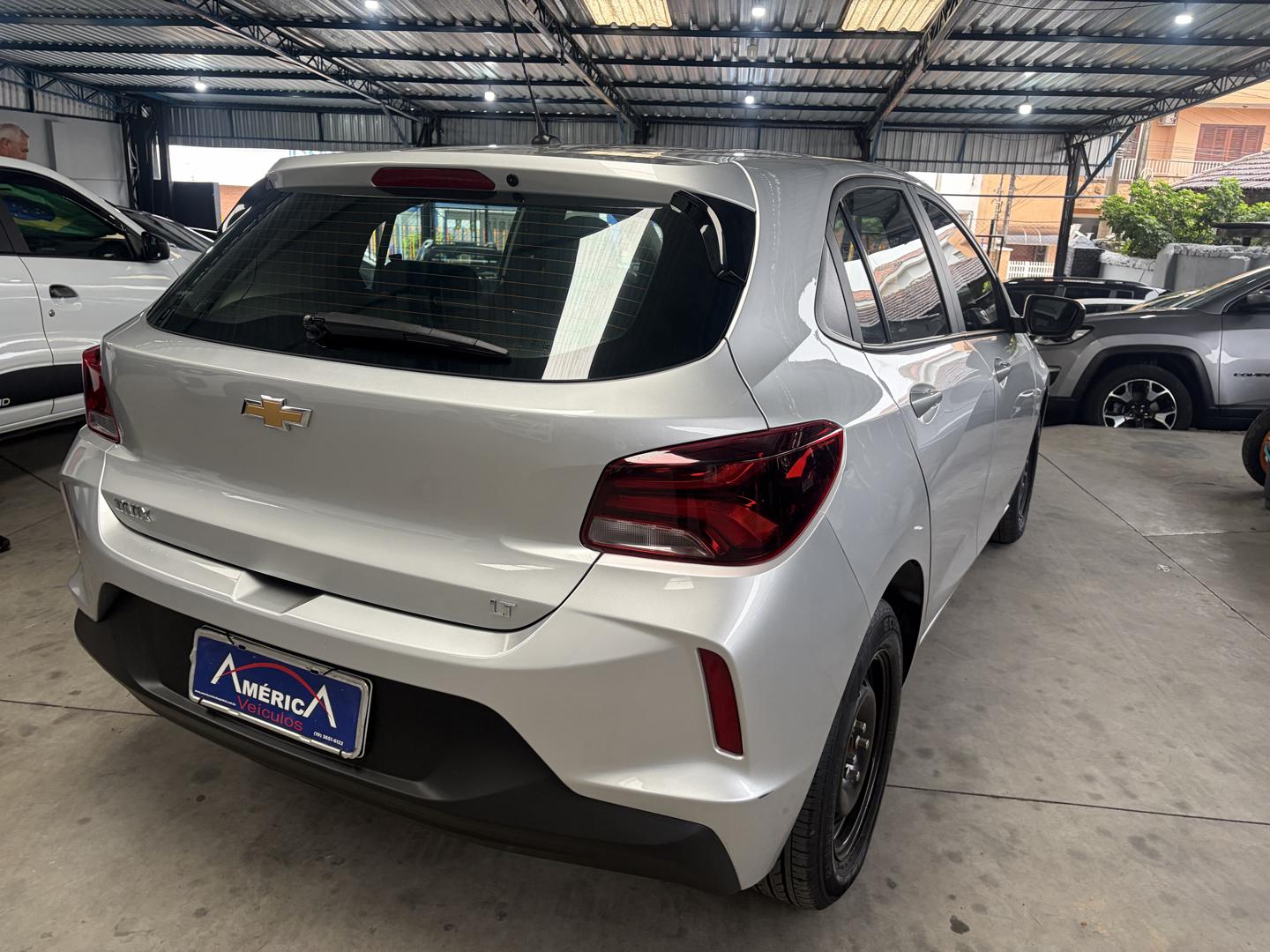 CHEVROLET Onix Hatch - Foto
