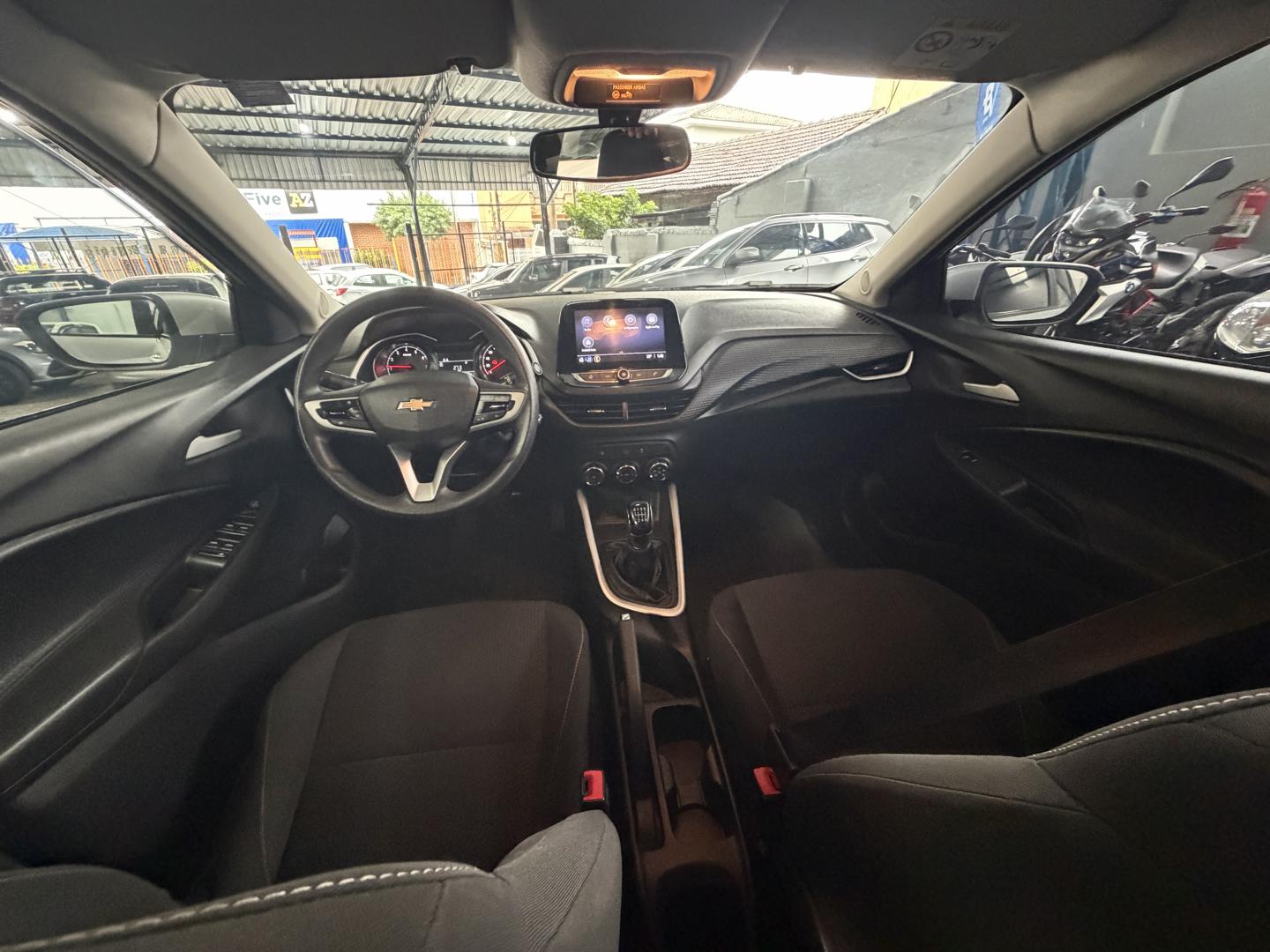 CHEVROLET Onix Hatch - Foto